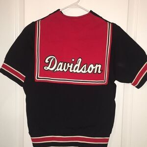 Davidson Wildcats Vintage Women’s Cheer Top 🏀Basketball Sports Halloween Shirt